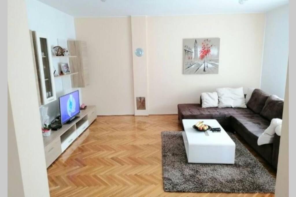 Apartment Zorika Near The Beach พูลา ภายนอก รูปภาพ